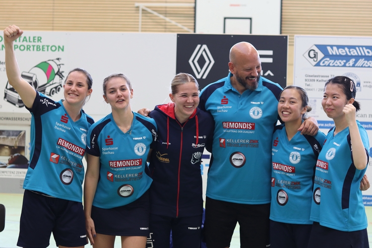 Früher Schwabhausen, heute Dachau: Sabine Winter, Orsolya Feher, Alina Nikitchanka, Trainer Alexander Yahmed, Ho Tin-Tin und Liu Yangzi. Es fehlt: Tatsiana Bahr. (©Helmut Hörnschemeyer)