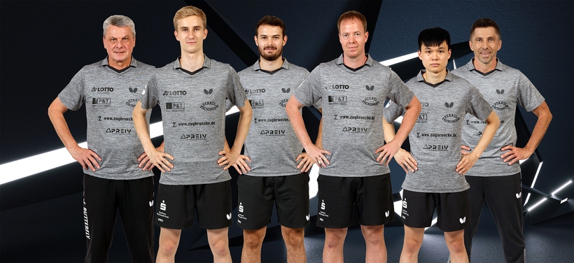 Co-Trainer Anton Stefko, Maciej Kubik, Samuel Walker, Patrick Baum, Feng Yi-Hsin und Coach Slobodan Grujic bilden die Mannschaft des TTC Zugbrücke Grenzau. (©Wolfgang Heil)