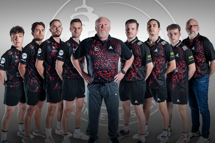 Timothy Falconnier, Guilherme Teodoro, Leo De Nodrest, Tiago Apolonia, Achim Krämer (Coach), Ricardo Walther, Rafael Turrini, Louis Price und Martin Werner (Geschäftsführer) spielen mit dem ASC Grünwettersbach wieder europäisch. (©Verein)