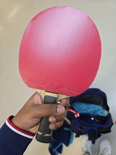 Während sie für die Vorhand den Dignics 09c wählt, zieht sie ihre Rückhand-Topspins mit dem Tenergy 05. (©Gohlke) 