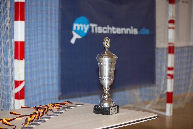 Diese wunderschöne Trophäe wurde am Samstagabend vergeben. Der Wanderpokal verbleibt als Besonderheit auf der Insel. (©Fabig)
