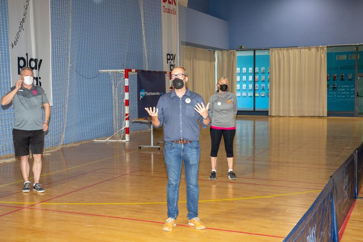 Playitas-Manager Lasse Christiansen bei der Begrüßung der Race-Finalisten. (©Fabig)