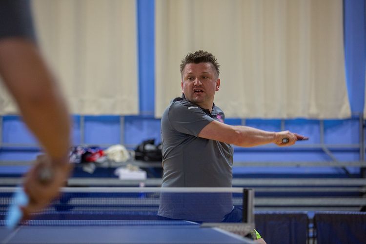 Marek Michalski (TTC Grün-Gelb Braunschweig/TTVN) beim Angriffsball. (©Fabig)