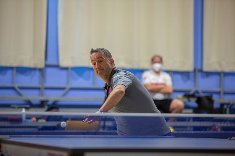 Erwin Schnelldorf (TSV Deggendorf/BTTV) spielte vor allem unangenehme Sidespin-Bälle. (©Fabig)