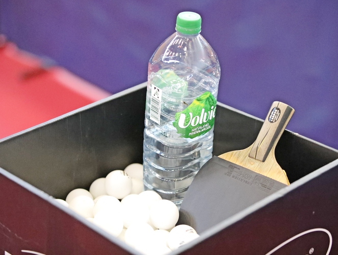 Das Wasser ist fast leer? Dann noch schnell in den Supermarkt, bevor es in die Kantine geht! (©Mohr)