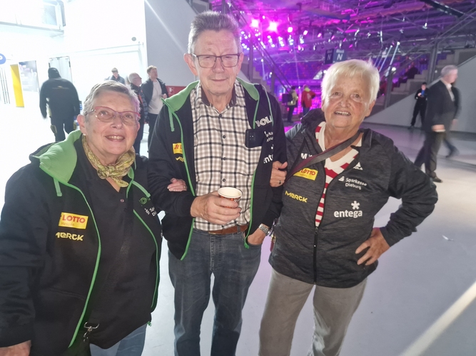 Wie die bereits zuvor vorgestellte Christina kommen auch Brigitte, Heinz und Ingrid vom TSV Langstadt. Das Trio war am Donnerstag in Frankfurt zu Gast und erfreute sich besonders an dem qualitativ hochwertigen Match zwischen Benedikt Duda und Lin Yun-Ju. (©Gohlke)