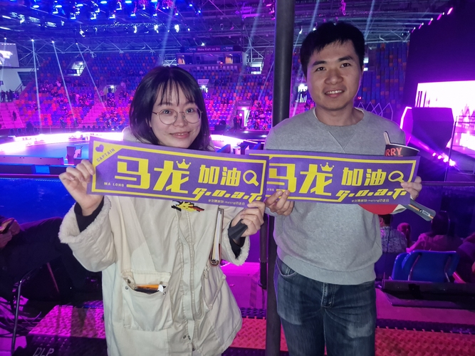 In Frankfurt leben die beiden aus China stammenden Tischtennisfans Jiayi und Louis. Während Jiayi nur am Donnerstag vor Ort war, hat sich Louis für alle acht Turniertage Tickets gesichert. Das Highlight war für beide das Spiel von Ma Long gegen Omar Assar. (©Gohlke)