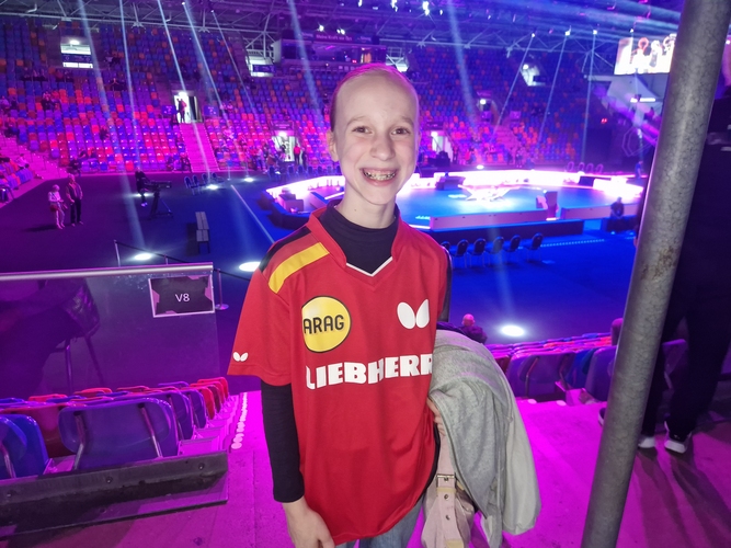 Christina war zusammen mit ihrem Vater am Mittwoch in Frankfurt. Sie spielt beim TSV Langstadt und freute sich besonders auf das Spiel zwischen Dimitrij Ovtcharov und Mattias Falck, welches am Ende ja auch tatsächlich hochklassige Ballwechsel und viel Spannung bot. (©Gohlke)