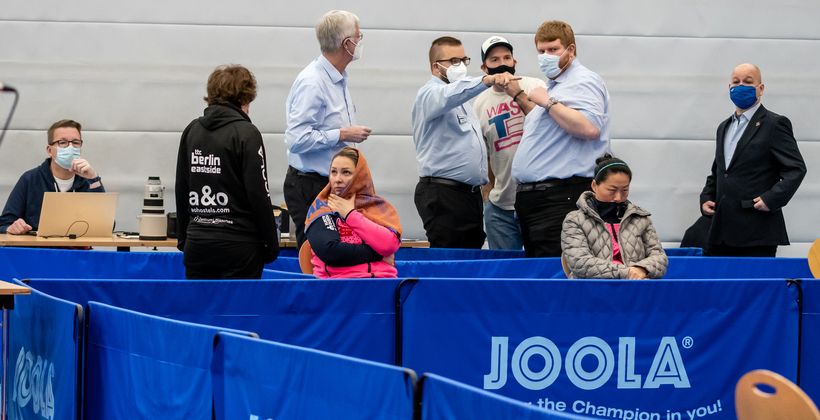 Bevor das Final Four begann, gab es unter den Schiedsrichtern noch einiges zu besprechen. (©Gohlke)