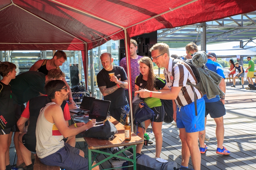 Bei über 100 Teilnehmern hatte die Turnierleitung einiges zu tun (©Fabig)