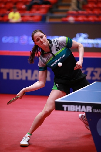Gesucht ist Sabine Winter, die zum Vorhandtopspin ausholt (©ITTF)