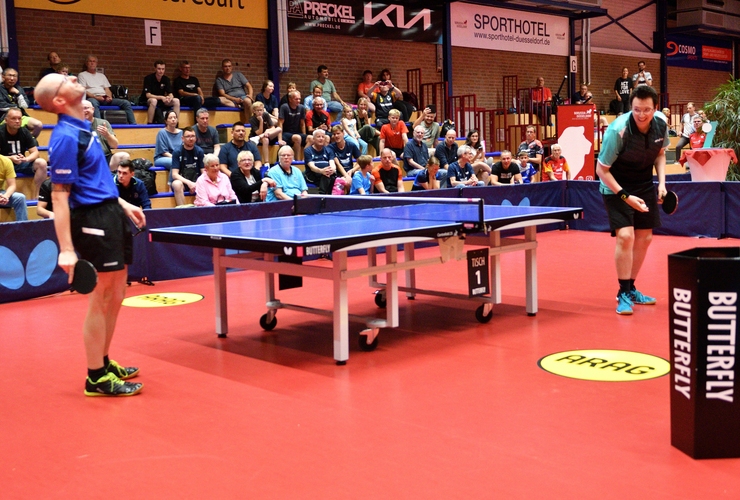 Kai Nerlich (r.) von der DJK GW Freisenbruch setzte sich im Viertelfinale gegen Adrian Ritter vom TSV 1921 Modau durch (©MaJo-Foto)