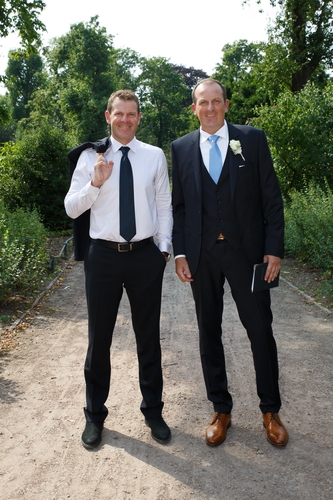 Für Bräutigam Jochen Lang übernahm diese Rolle sein Bruder Jens, früherer Zweitligaspieler, danach australischer Sportdirektor und Nationaltrainer und inzwischen Sport Competition Manager Table Tennis bei den Commonwealth Games 2018 (©Fabig)