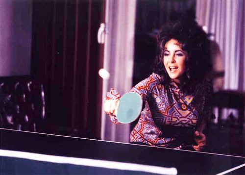 Und weiter geht's mit einer tischtennisbegeisterten Schauspielerin: Elizabeth Taylor (©Uberpong)