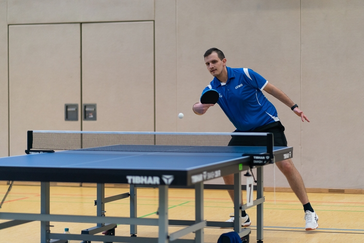 Sebastian Keßler (HTTV) beim Rückhandspiel. (©Fabig)