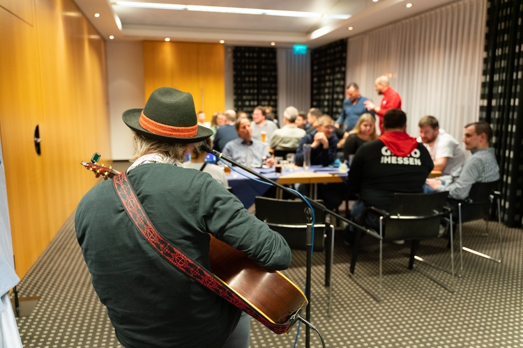 Ein Gittaritst sorgte mit Livemusik für ein nettes Ambiente. (©Fabig)