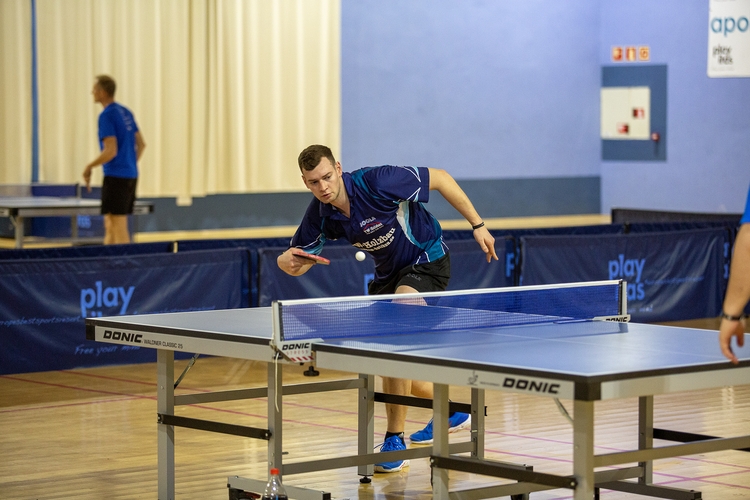 Silber ging ebenfalls nach Baden-Württemberg. Michael Kocheisen vom SSV Schönmünzach verlor nur gegen den späteren Sieger und erkämpfte sich dank einer 6:1-Bilanz verdientermaßen den zweiten Platz. Auch am Sonntag spielte Kocheisen beim TTBW-Race mit, das er am Ende sogar gewinnen konnte. (©Fabig)