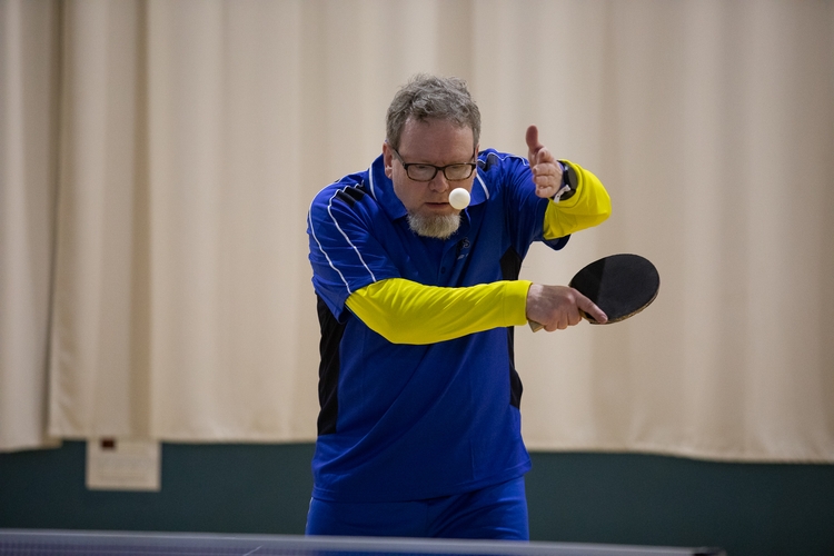 Iko Wöhler (RSV Braunschweig/TTVN) war einer von fünf Akteuren mit einer 3:4-Bilanz. Er spielte im Jahr 2023 über 250 Races und fiel mit seinen langen Socken inklusive des gelben Langarmshirts auch optisch auf. (©Fabig)