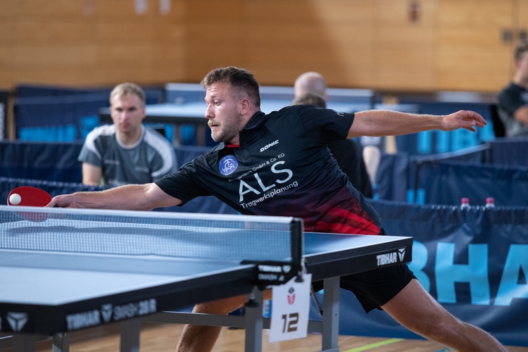 Manch einer musste sich strecken, um den Ball noch zu erreichen... (©Fabig)