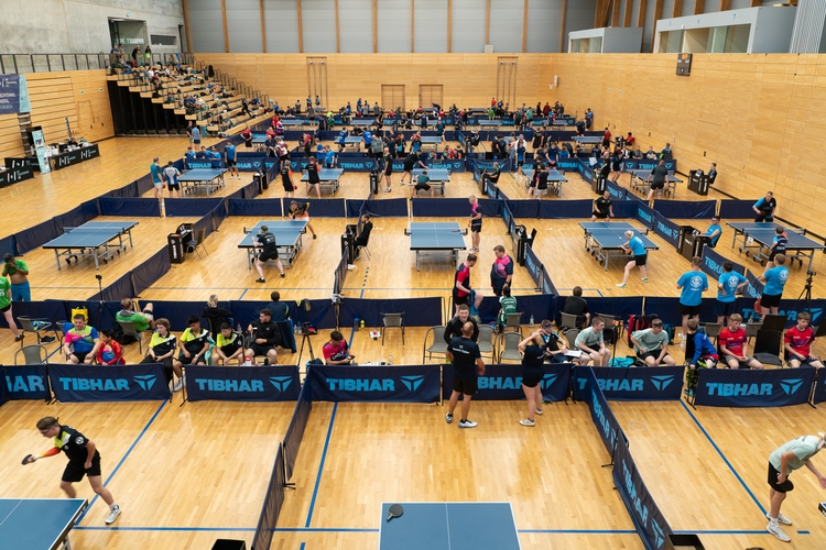 An den 30 Tischen in der Haupthalle ging es hoch her. (© Fabig)