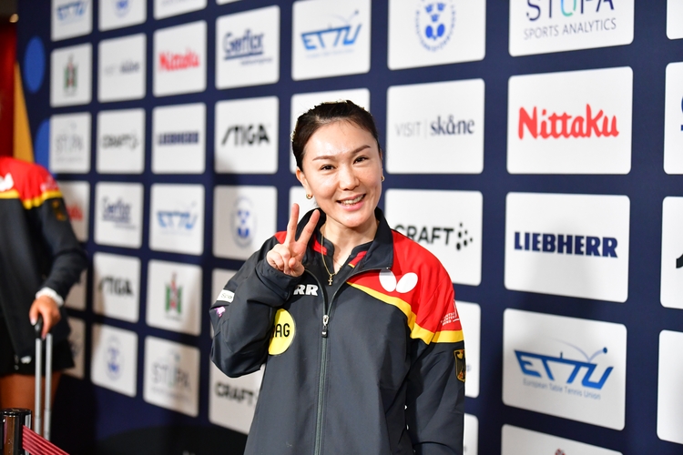 Peace und gute Laune in der Mixed-Zone: Xiaona Shan. (©ETTU)
