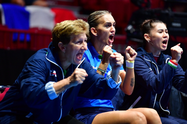 Viel Erfahrung auf der italienischen Bank. Für Nikoleta Stefanova (M.) war gegen Deutschland im Viertelfinale nichts zu holen. (©ETTU)