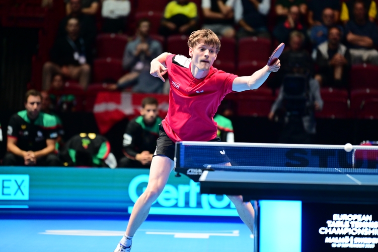 Im Fokus stand auch Anders Lind. Der Däne wurde im Duell gegen Portugal disqualifiziert, weil er aus Frust den Ergebnis-Fernseher kaputtgetreten hatte. (©ETTU)
