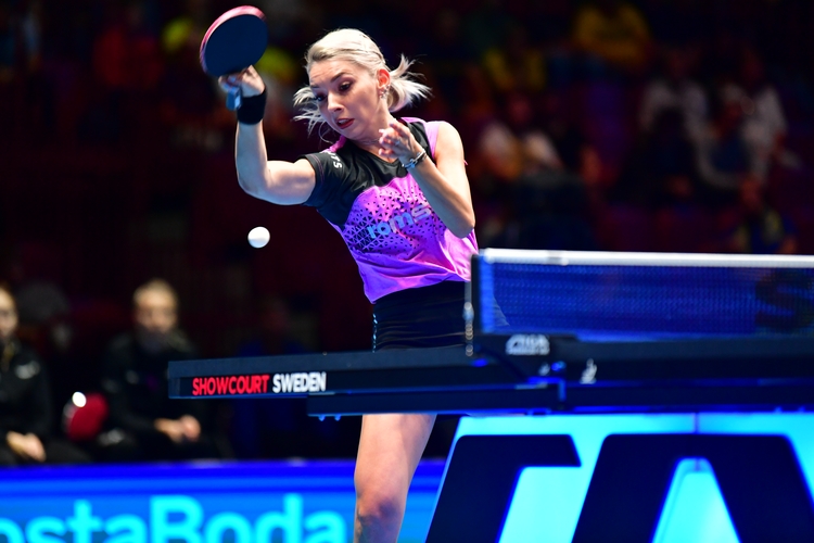 Topspielerin Bernadette Szöcs verspielte im zweiten Einzel eine Führung gegen Ying Han. (©ETTU)