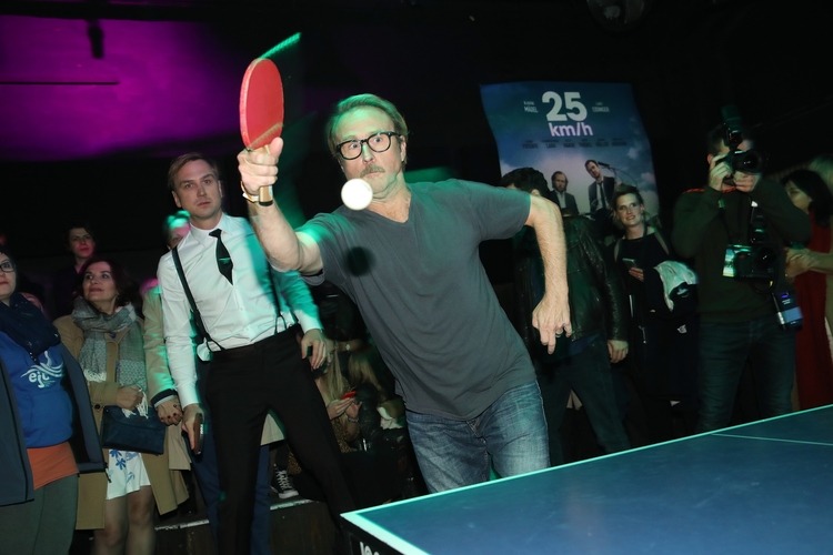 Für den Film hatten die beiden Schauspieler Tischtennisspielen lernen müssen. (©Sony Picture Entertainment Deutschland)