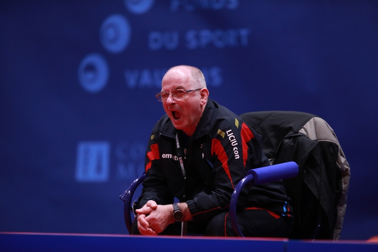 Manchmal handelt es sich dabei auch um eine klare Anweisung vom Trainer. (©ITTF)