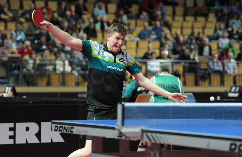 Schlecht getroffen wurde hier ganz bestimmt nicht der Ball, sondern Erik Bottroff - vom Fotografen. ;-) (©Roscher)