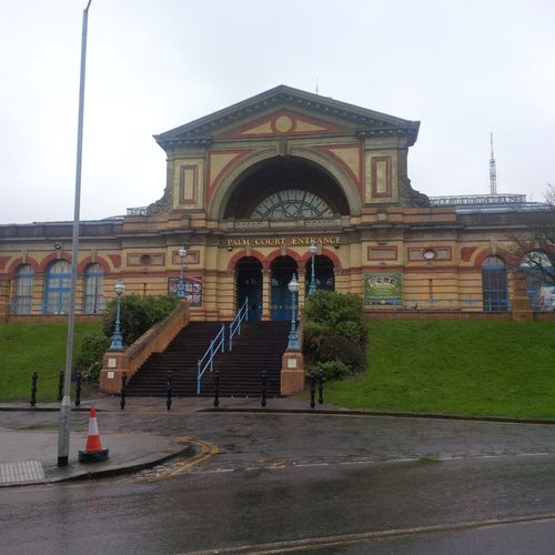 Die heiligen Hallen des Alexandra Palaces, wo nicht nur die World Championship of Ping Pong, sondern auch die Darts-WM ausgetragen wird (©Flemming)