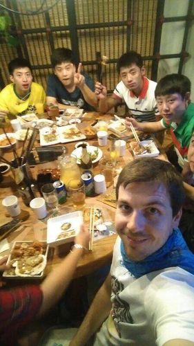 Auch bei Shandong Luneng wird gefeiert - hier in Trainer Guo Kelis neuem Restaurant (©Facebookseite Boll)