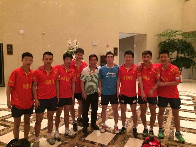 Ein Sieg gegen Xu Xins Team Shanghai steigert die Chancen auf die Playoffs (©Facebookseite Ovtcharov)