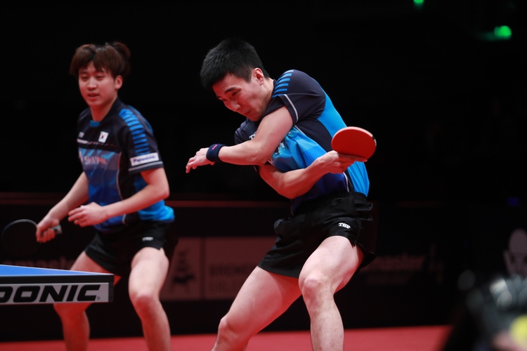 ....mit einem ungefährdeten 3:0-Sieg über die Südkoreaner Jeoung Youngsik und Lee Sangsu... (©ITTF)