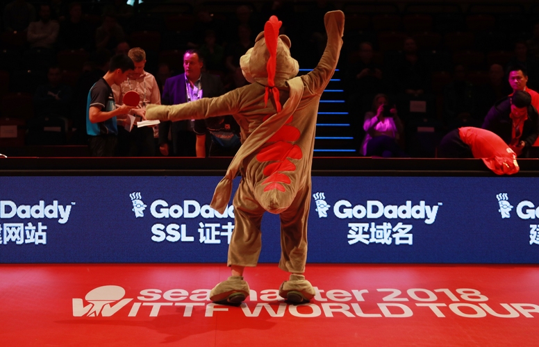 Am Sonntag stand bei den German Open in Bremen die Titelvergabe an. Rackedino sorgte zusammen mit den 4.800 Zuschauern in der ÖVB Arena für die nötige Stimmung. (©ITTF)