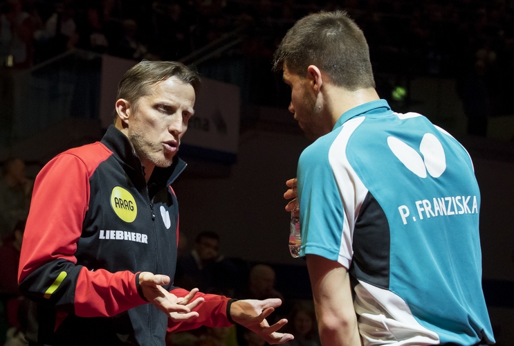 Tipps holte sich Patrick Franziska an der Bank... (©Steinbrenner)