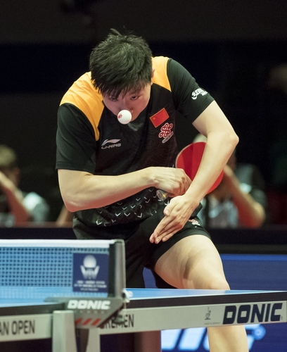 Ma Long strauchelte, aber er fiel nicht um. Mit 4:1 zog er ins Halbfinale ein (©Steinbrenner)