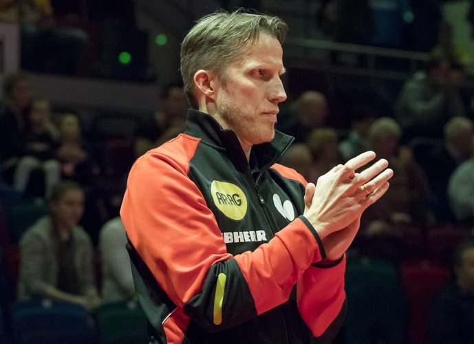 Jörg Roßkopf freut sich, dass am Finaltag noch einer seiner Schützlinge im Rennen ist (©Steinbrenner)