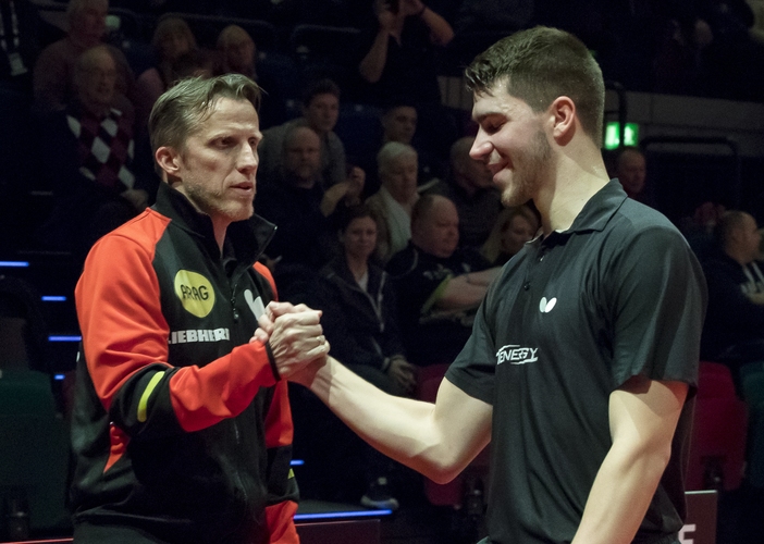 Genauso wie Hielscher müssen wir ihnen diesen Trainer nicht vorstellen: Jörg Roßkopf, 