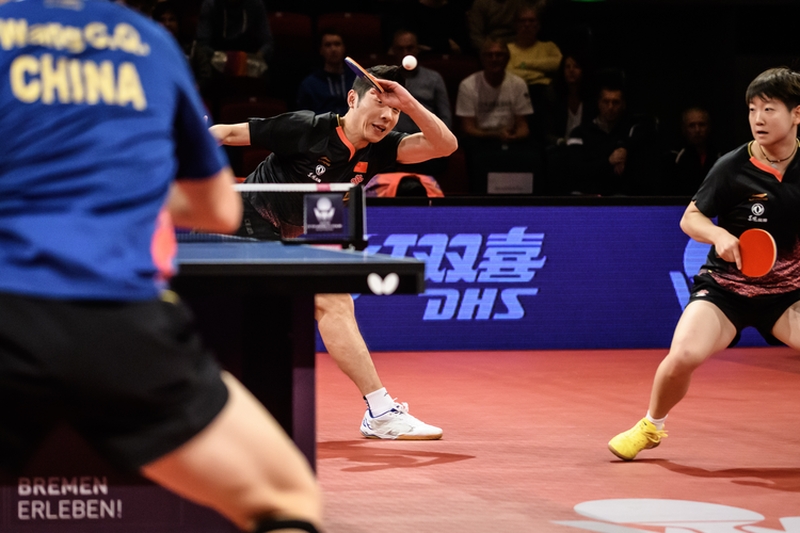 ...ihren chinesischen Landsleuten Xu Xin und Sun Yingsha... (©Gohlke)