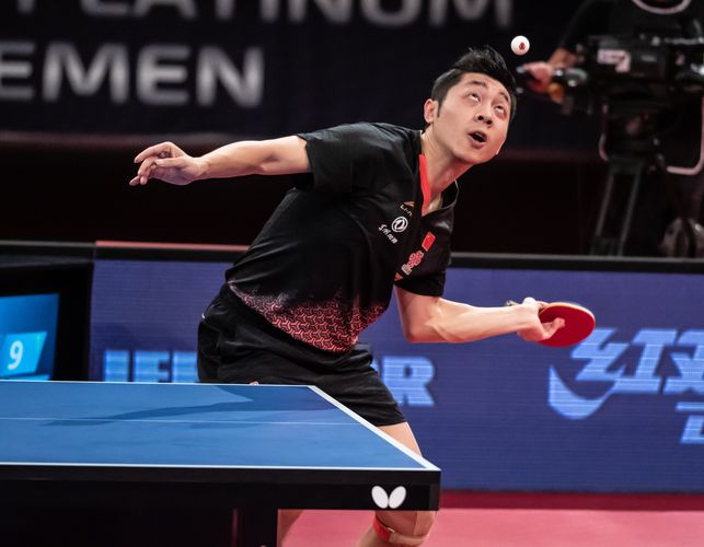 Der Weltranglistenerste Xu Xin glänzte im Halbfinale nicht nur mit seinem starken Aufschlagspiel. (©Gohlke)