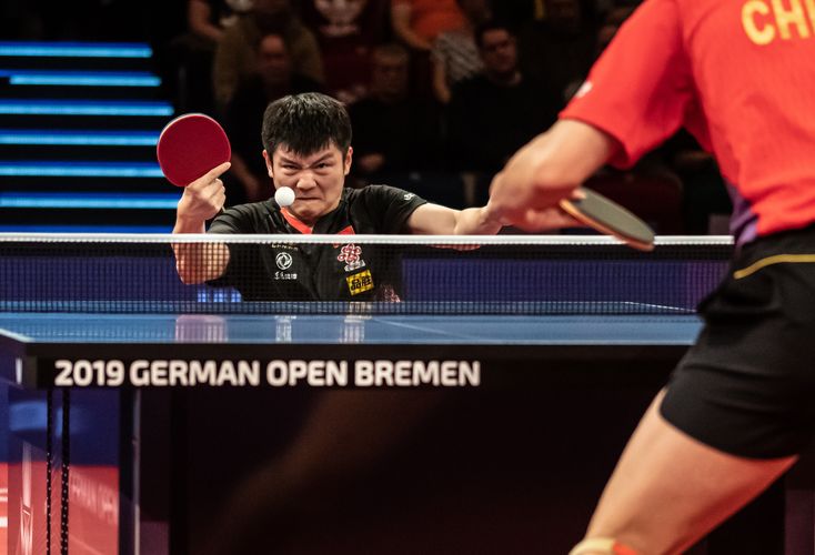 Am Anfang gab es nicht viel zu lachen für Fan Zhendong. Satz eins sicherte sich Xu Xin. (©Gohlke)
