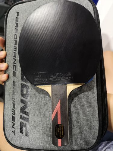 Einer unserer besten deutschen Nachwuchsspieler Fan Bo Meng schlägt seine Vorhandtopspins mit dem Donic Bluefire M1. (©Gohlke)
