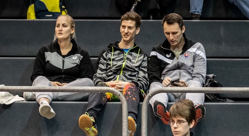 Na klar, Paradiesvogel und ITTF-Kommentator Adam Bobrow, der sich die Spiele des dritten German-Open-Tages natürlich auch interessiert anschaute. (©Gohlke)