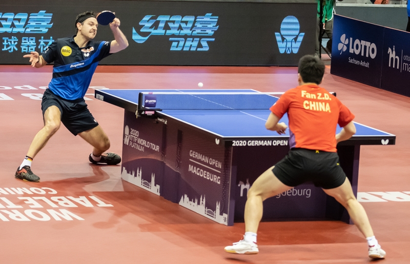 Er sah, wie Timo Boll erneut sein Glück gegen Fan Zhendong versuchte. Schon bei den letzten vier Turnieren war der Deutsche auf den Chinesen getroffen. (©Gohlke)