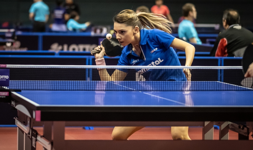 ...und für Bernadette Szöcs war überraschender Weise sogar schon im ersten Spiel gegen Stephanie Loeuillette Schluss. (©Gohlke)