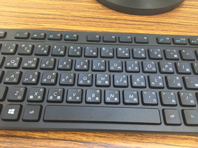 Und dann zurück an die Arbeit: Gianluca Walther kämpft mit der taiwanesischen Tastatur, um seinen Blog zu schreiben (©privat)