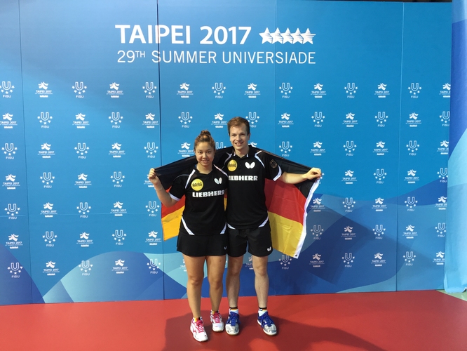 Das Duo freut sich über den Einzug ins Achtelfinale (©privat)