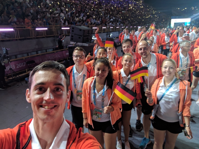 Das deutsche Tischtennisteam erlebt diesen besonderen Moment gemeinsam (©privat)